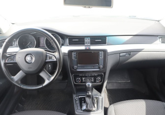 Подержанный автомобиль Skoda Superb Liftback 2013 года (13 фото)
