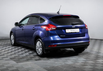 Подержанный автомобиль Ford Focus Hatchback 2017 года (7 фото)