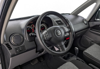 Подержанный автомобиль Suzuki SX4 Hatchback 2013 года (15 фото)