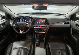 Подержанный автомобиль Hyundai Sonata 2018 года (11 фото)