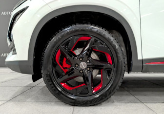 Подержанный автомобиль Omoda C5 2023 года (18 фото)