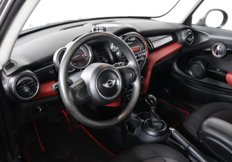 Подержанный автомобиль MINI Hatch 2014 года (7 фото)