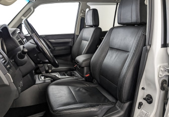 Подержанный автомобиль Mitsubishi Pajero 2017 года (20 фото)