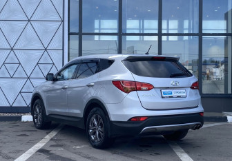 Подержанный автомобиль Hyundai Santa Fe 2014 года (7 фото)