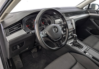 Подержанный автомобиль Volkswagen Passat Sedan 2018 года (15 фото)