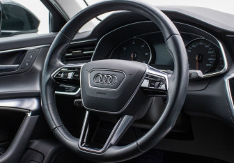Подержанный автомобиль Audi A6 Sedan 2023 года (15 фото)