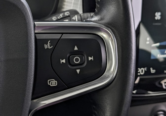 Подержанный автомобиль Volvo XC40 2019 года (28 фото)