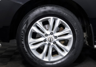 Подержанный автомобиль Nissan Patrol 2013 года (25 фото)