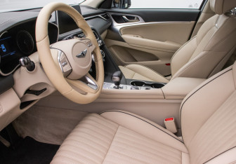 Подержанный автомобиль Genesis G70 2019 года (10 фото)