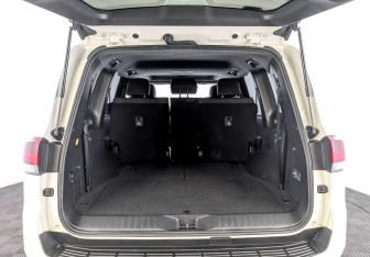 Подержанный автомобиль Toyota Land Cruiser Suv 2023 года (10 фото)