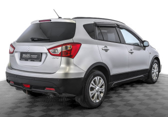 Подержанный автомобиль Suzuki SX4 Hatchback 2016 года (5 фото)