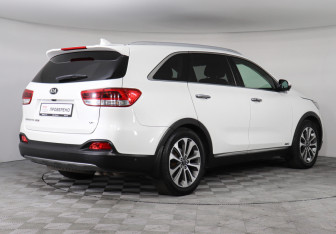 Подержанный автомобиль Kia Sorento 2016 года (5 фото)