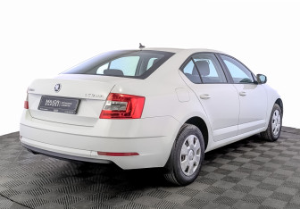 Подержанный автомобиль Skoda Octavia Liftback 2020 года (5 фото)