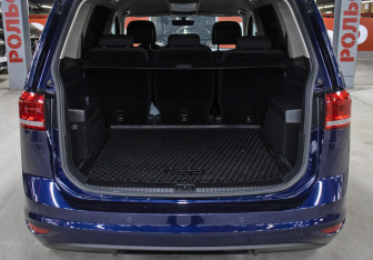 Подержанный автомобиль Volkswagen Touran 2019 года (10 фото)