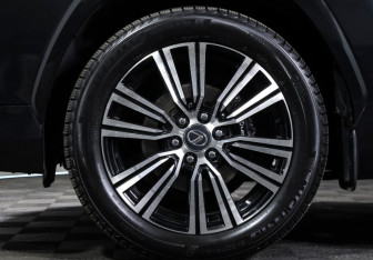 Подержанный автомобиль Lexus LX 2025 года (39 фото)