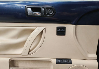 Подержанный автомобиль Volkswagen Beetle Hatchback 1999 года (15 фото)