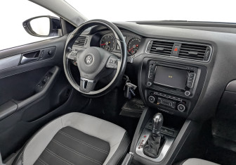 Подержанный автомобиль Volkswagen Jetta Sedan 2012 года (26 фото)