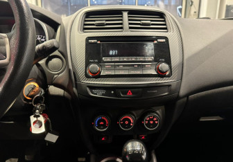 Подержанный автомобиль Mitsubishi ASX 2014 года (16 фото)