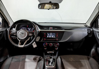 Подержанный автомобиль Kia Rio Hatchback 2021 года (13 фото)