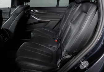 Подержанный автомобиль BMW X7 2019 года (10 фото)