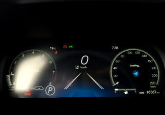 Подержанный автомобиль Toyota RAV4 2024 года (13 фото)