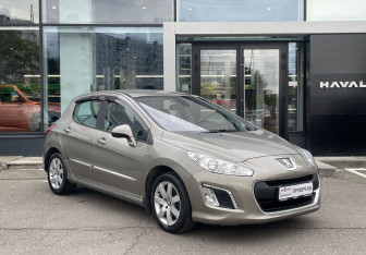 Подержанный автомобиль Peugeot 308 Hatchback 2013 года (3 фото)
