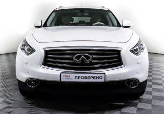 Подержанный автомобиль Infiniti QX70 2015 года (2 фото)
