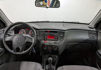 Подержанный автомобиль Kia Rio Hatchback 2010 года (22 фото)