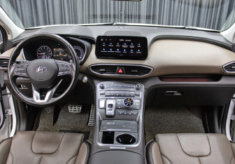 Подержанный автомобиль Hyundai Santa Fe 2021 года (14 фото)