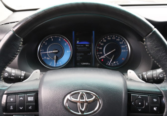 Подержанный автомобиль Toyota Fortuner 2021 года (11 фото)