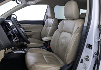 Подержанный автомобиль Mitsubishi Outlander 2019 года (20 фото)