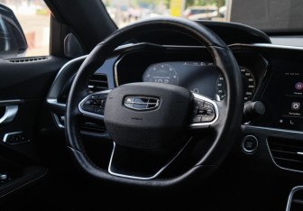 Подержанный автомобиль Geely Tugella 2022 года (12 фото)
