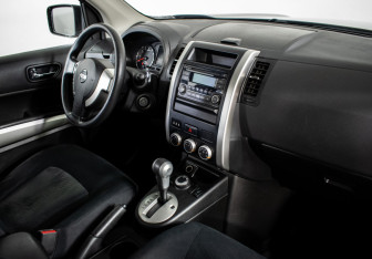 Подержанный автомобиль Nissan X-Trail 2013 года (10 фото)