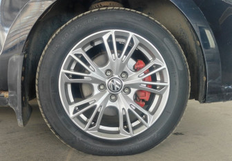 Подержанный автомобиль Volkswagen Polo Sedan 2011 года (17 фото)