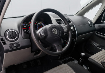 Подержанный автомобиль Suzuki SX4 Hatchback 2012 года (13 фото)