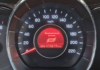 Подержанный автомобиль Kia Rio Sedan 2012 года (12 фото)