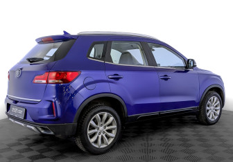 Подержанный автомобиль FAW Besturn X40 2021 года (5 фото)