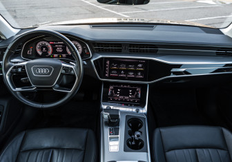 Подержанный автомобиль Audi A6 Sedan 2022 года (12 фото)