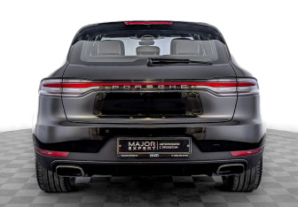 Подержанный автомобиль Porsche Macan 2020 года (6 фото)