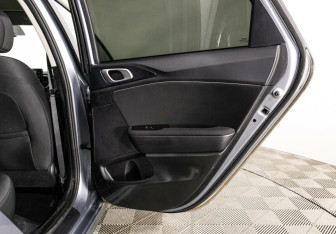 Подержанный автомобиль Kia Ceed Hatchback 2022 года (22 фото)