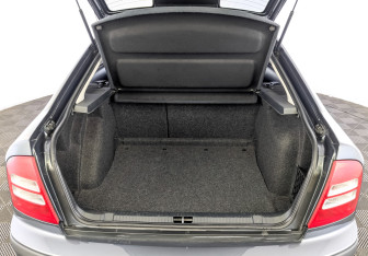 Подержанный автомобиль Skoda Octavia Liftback 2010 года (10 фото)