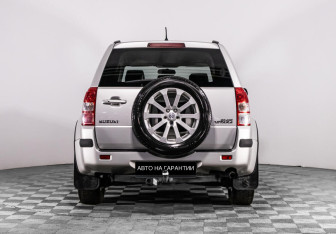 Подержанный автомобиль Suzuki Grand Vitara 2014 года (4 фото)