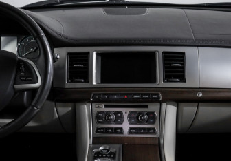 Подержанный автомобиль Jaguar XF Sedan 2014 года (13 фото)