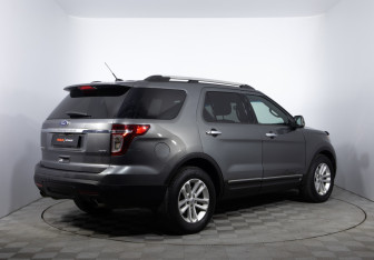 Подержанный автомобиль Ford Explorer 2012 года (5 фото)