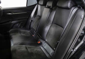 Подержанный автомобиль Toyota Camry Sedan 2024 года (16 фото)