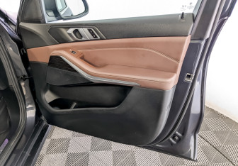 Подержанный автомобиль BMW X5 2020 года (26 фото)