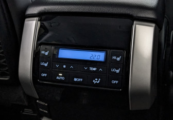 Подержанный автомобиль Toyota Land Cruiser Prado 2019 года (30 фото)