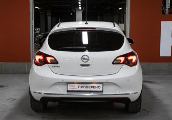 Подержанный автомобиль Opel Astra Hatchback 2014 года (6 фото)