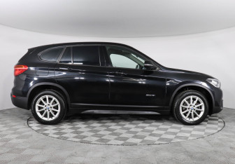 Подержанный автомобиль BMW X1 2017 года (5 фото)