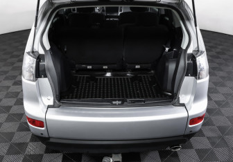 Подержанный автомобиль Mitsubishi Outlander 2008 года (10 фото)